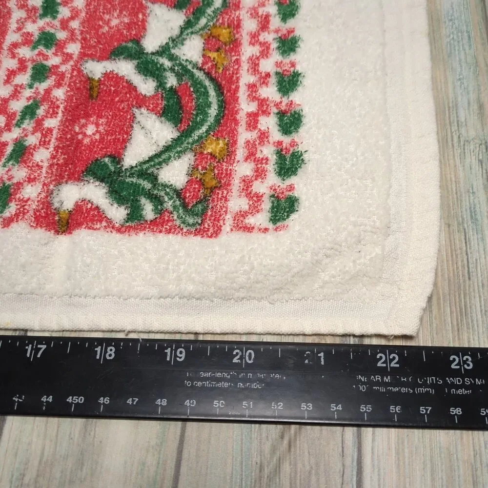 Vintage Christmas Geese Hand Towel 100% Cotton Red Green Holiday 14
